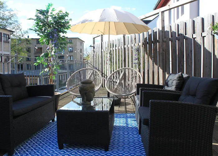 R B Apartment Hamburg Family - 108 qm mit Dachterrasse - Küche - Waschtrockner - Smart TV - Badewanne&Dusche - kostenloser Parkplatz - 2 Schlafzimmer