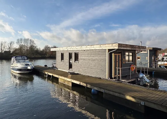 Hausboot Diva Mit Kamin - Winter Auf Der Dove Elbe