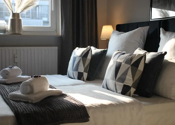 R B Apartment Hamburg Duo - perfekt für Monteure - Küchenzeile - Smart TV - Bad mit Toilette und Dusche auf dem Flur gegenüber des Zimmers zur Alleinnutzung
