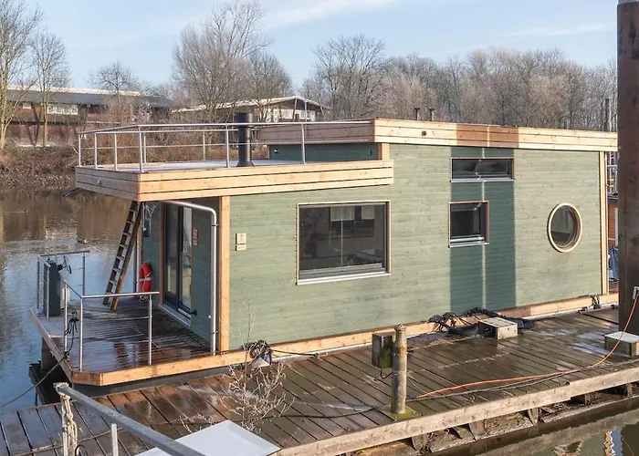 Geraeumige, Hochwertiges Hausboot Petite Mit Kamin