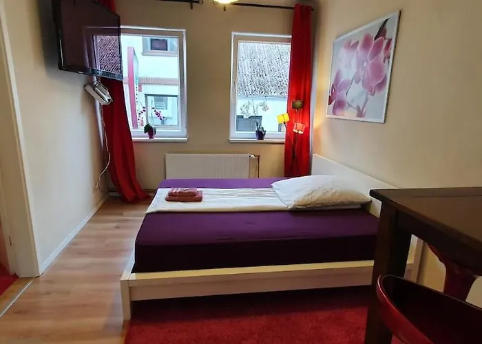 1 Great Apartment Near Hans Albers Platz,