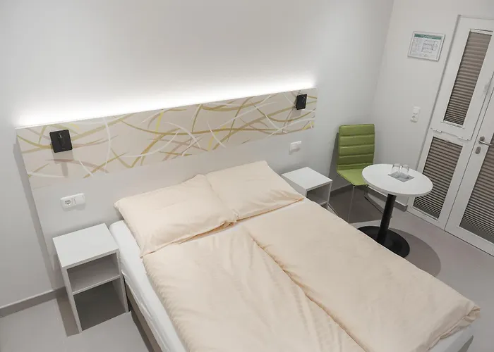 C&M Hotel