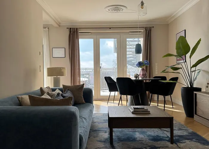 CLS Moderne City-Wohnung Hamburg Tiefgarage, Klimaanlage, Free-TV, 65 Zoll Smart-TV, E-Laden, Balkon, Parken, Nespresso Maschine inklusive Kapseln, Blick über Hamburg, Cafe im Haus, Bus gegenüber, Flex Check In