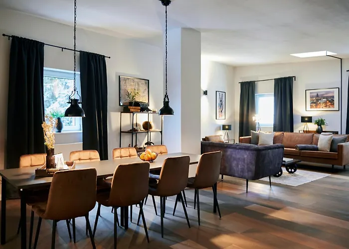 Für Monteure und Langzeitaufenthalte - 120 qm - bis 8 Personen - Küche - Waschtrockner - Badewanne&Dusche - kostenloser Parkplatz - Smart TV