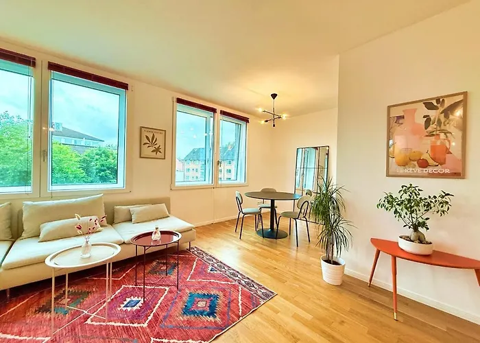 New-Three Room-Entire Apartment With Two Balconies & Garage, Central-Fast Access To City Center - Barmbek -Stadtpark