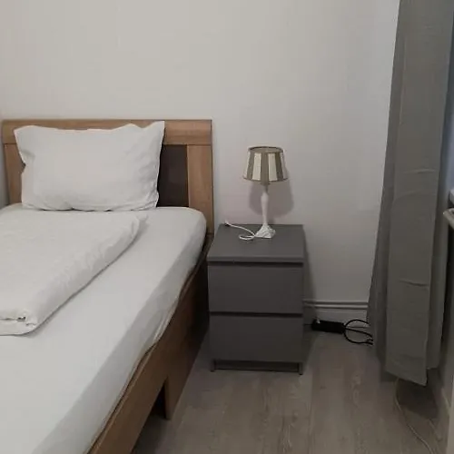 BoLA Ferienwohnung 41 Hamburg Wandsbek 3 Betten, 3 SZ, Küche, Bad extern alleinige Nutzung