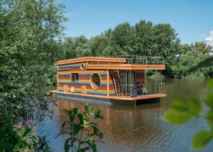 Sommermomente Auf Grossraeumigem Hausboot Fuer Bis Zu 6 Personen