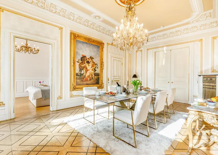 Soiree Villa Near Alster With Garden And Party Room