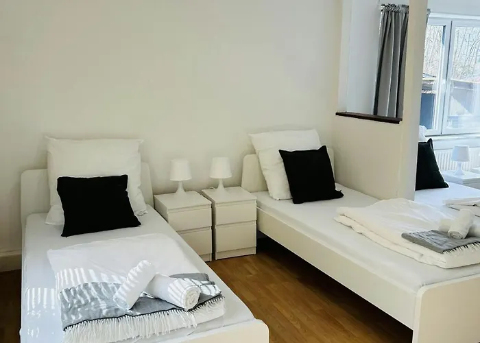 Spacious Apartment For 6