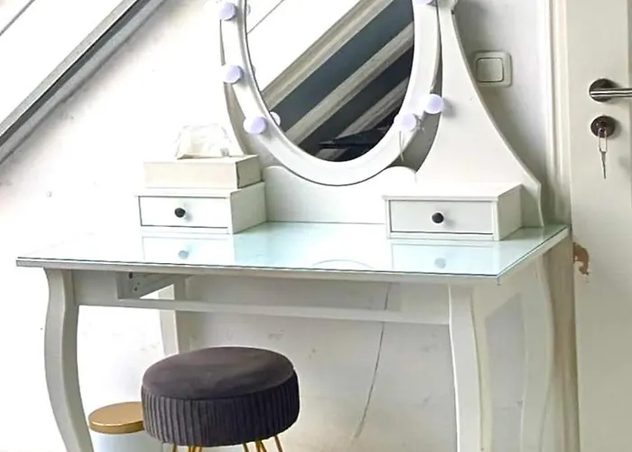 Idyllisches Zimmer mit Pool im Grünen, citynah
