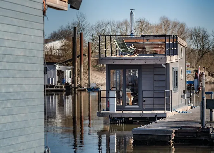 Gemuetliche Auszeit Auf Der Dove Elbe - Hausboot Agathe