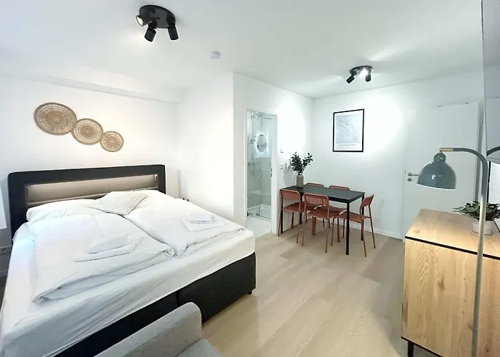 Modern Apartment In Eimsbuettel Hamburg For 5